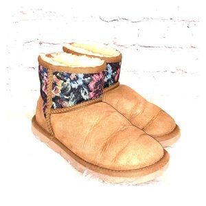 Ugg Mini Bailey Floral Patterned Chestnut Boots